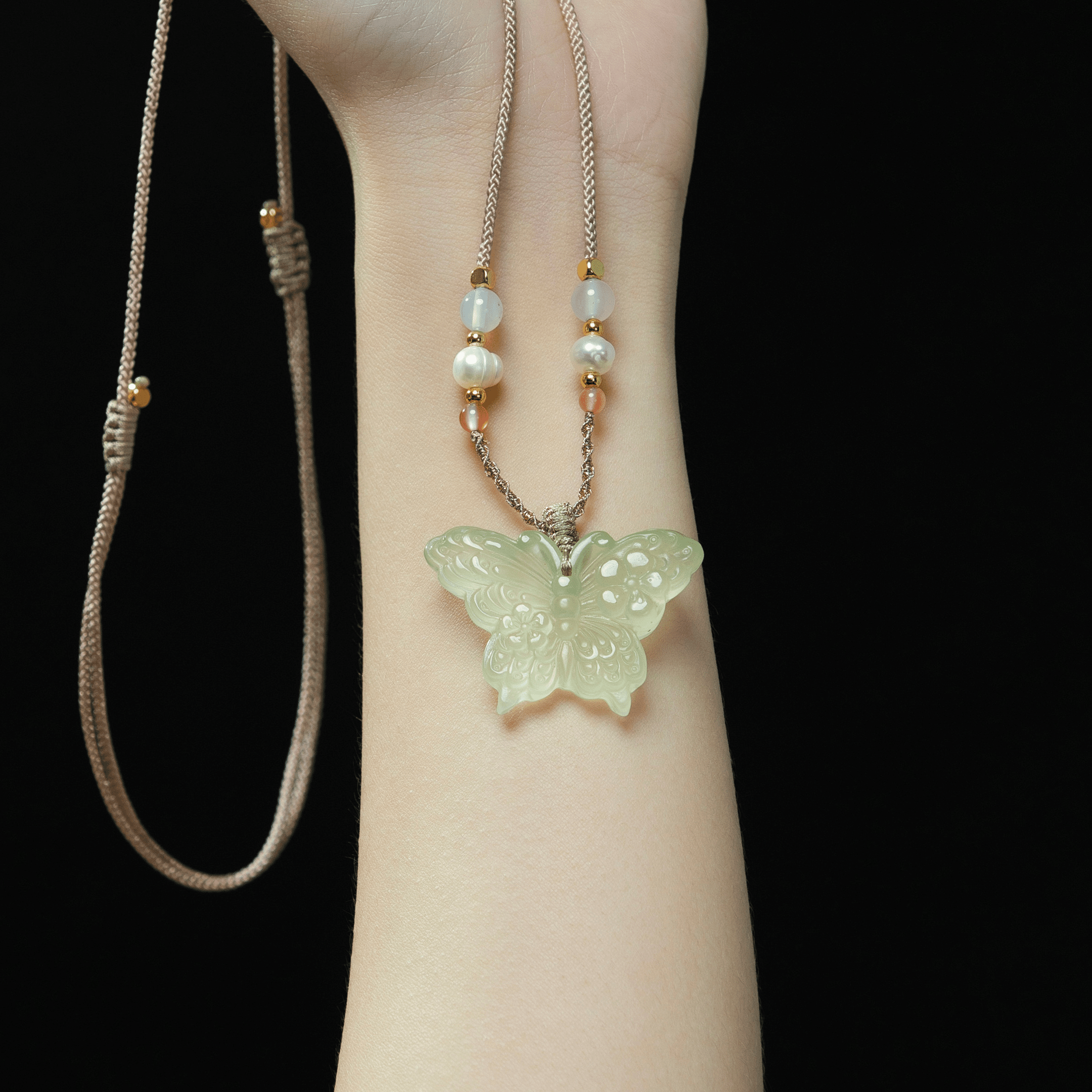 Natural Xiuyu butterfly choker ice through necklace